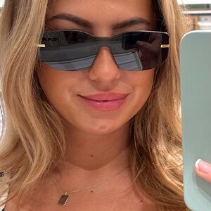 Fendi FE40066U sunglasses brand new come with case, original box and receipt